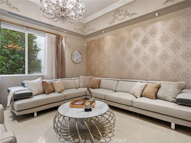 922 E Providencia Avenue, Burbank, CA 91501