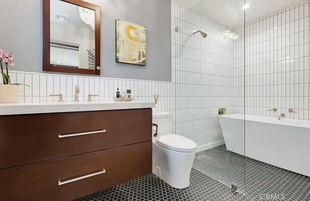 6713 E Ocean, Long Beach, CA 90803