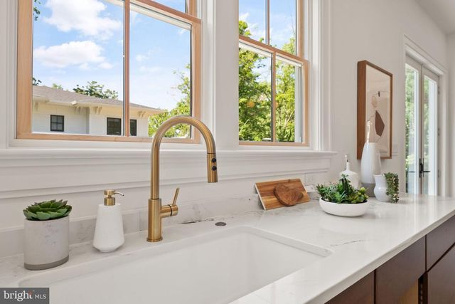 5022 CATHEDRAL AVE NW, Washington, DC 20016