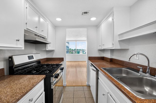 1800 Lavaca ST 512, Austin, TX 78701
