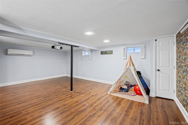 612 N Broome Avenue, Lindenhurst, NY 11757