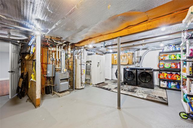 612 N Broome Avenue, Lindenhurst, NY 11757