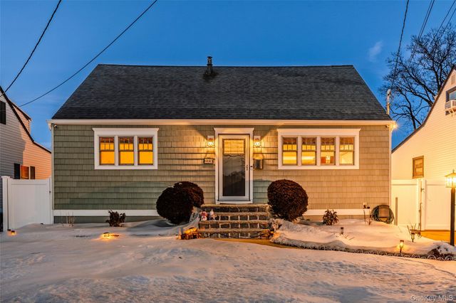 612 N Broome Avenue, Lindenhurst, NY 11757