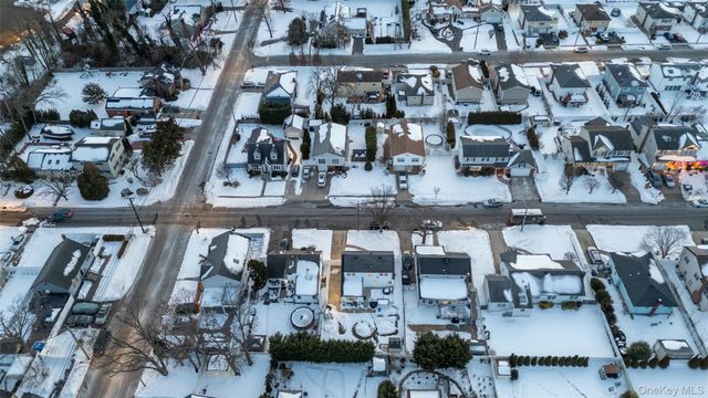 612 N Broome Avenue, Lindenhurst, NY 11757