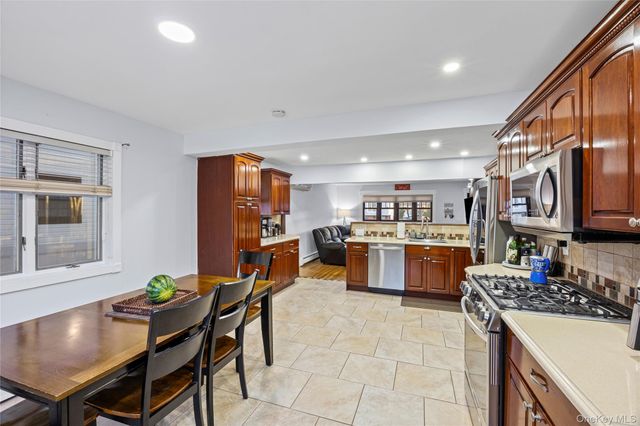 612 N Broome Avenue, Lindenhurst, NY 11757