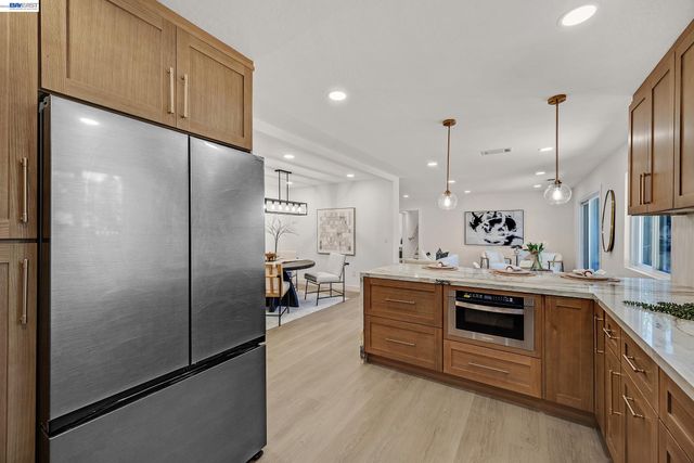 1759 Crescent Dr, Walnut Creek, CA 94598