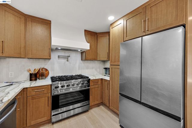 1759 Crescent Dr, Walnut Creek, CA 94598
