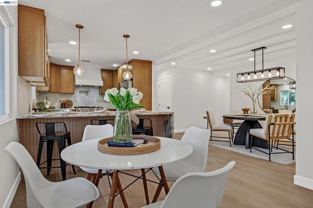 1759 Crescent Dr, Walnut Creek, CA 94598