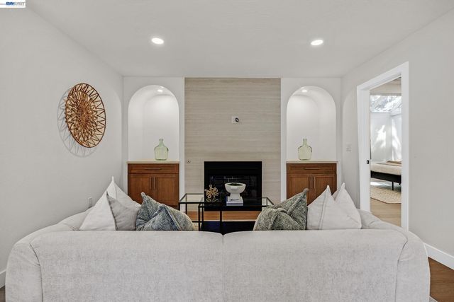 1759 Crescent Dr, Walnut Creek, CA 94598