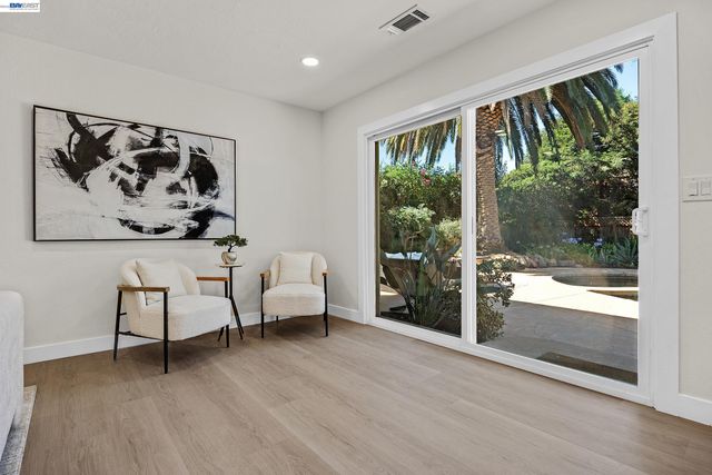 1759 Crescent Dr, Walnut Creek, CA 94598