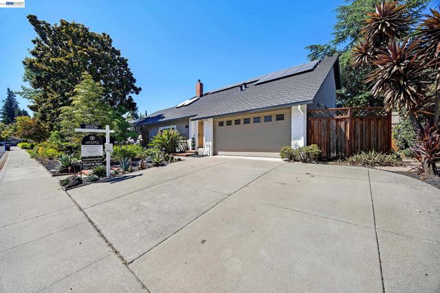1759 Crescent Dr, Walnut Creek, CA 94598