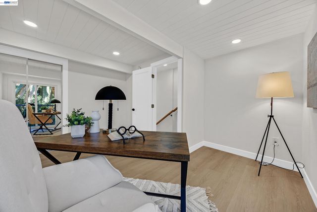 1759 Crescent Dr, Walnut Creek, CA 94598