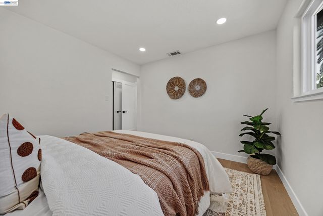 1759 Crescent Dr, Walnut Creek, CA 94598