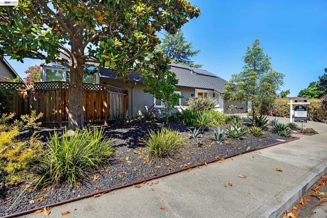 1759 Crescent Dr, Walnut Creek, CA 94598