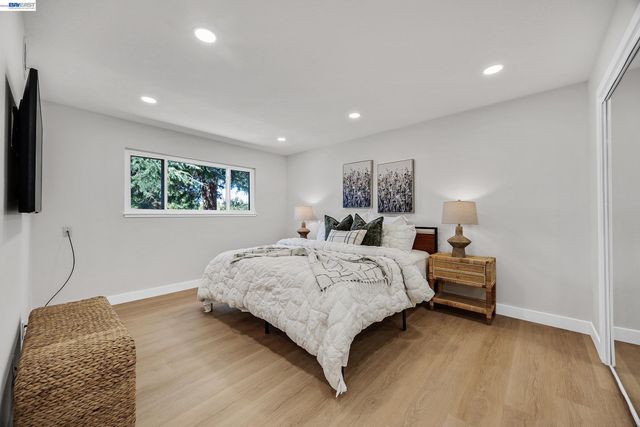 1759 Crescent Dr, Walnut Creek, CA 94598