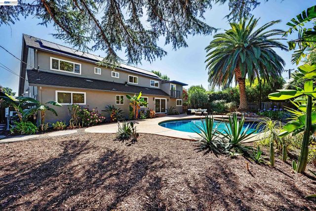 1759 Crescent Dr, Walnut Creek, CA 94598