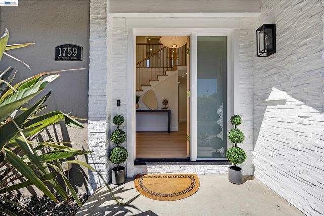 1759 Crescent Dr, Walnut Creek, CA 94598