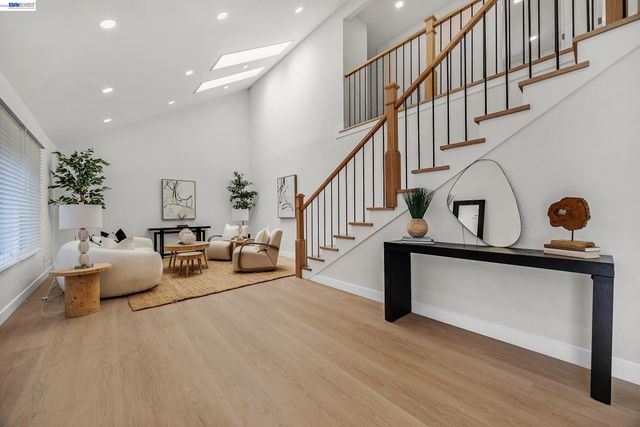 1759 Crescent Dr, Walnut Creek, CA 94598