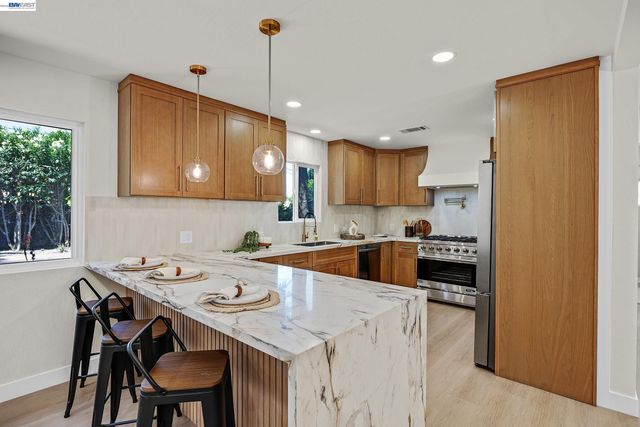 1759 Crescent Dr, Walnut Creek, CA 94598