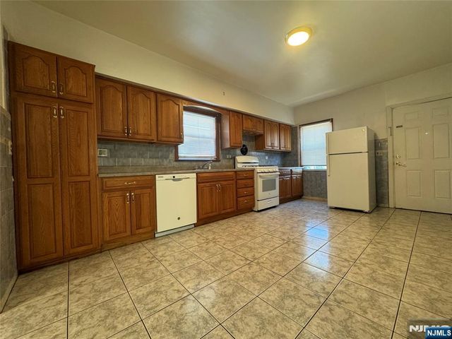 444 Ridge Road 1R, Lyndhurst, NJ 07071