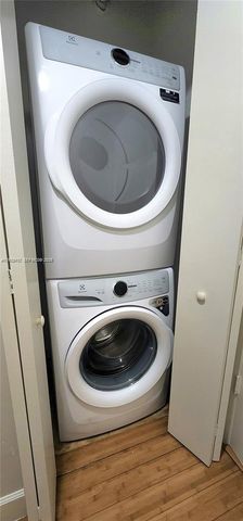 690 SW 1st Ct 1121, Miami, FL 33130