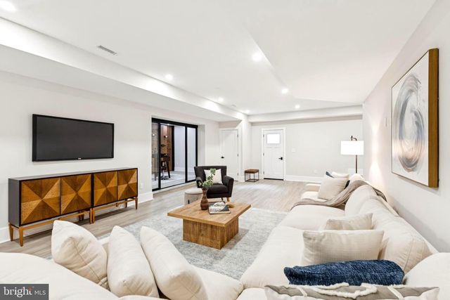 5005 RAVENSWORTH RD, Annandale, VA 22003