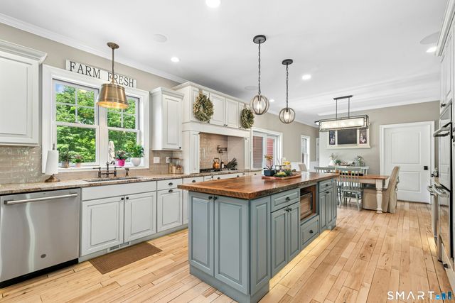 198 Little Fox Lane, Southbury, CT 06488