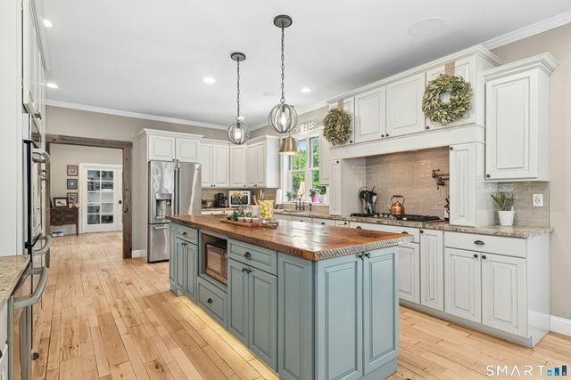 198 Little Fox Lane, Southbury, CT 06488