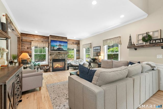 198 Little Fox Lane, Southbury, CT 06488