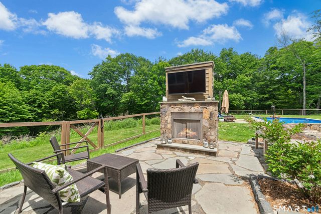 198 Little Fox Lane, Southbury, CT 06488