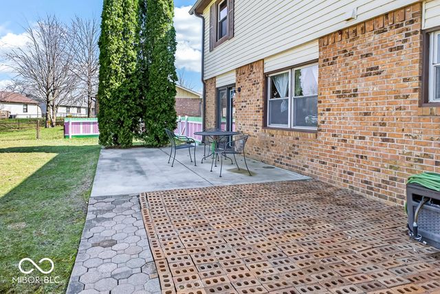 986 Country Aire Drive, Greenwood, IN 46143