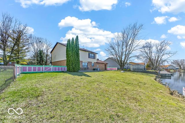 986 Country Aire Drive, Greenwood, IN 46143