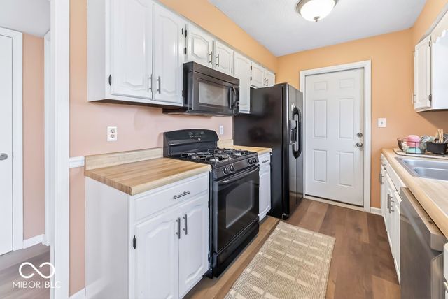 986 Country Aire Drive, Greenwood, IN 46143