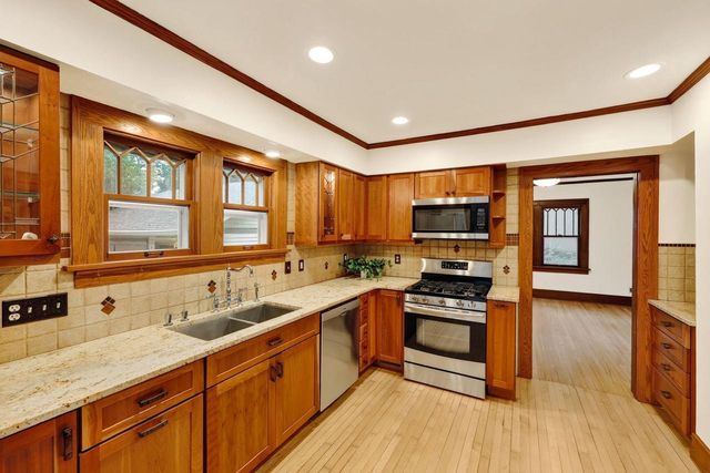 5321 Manitowoc Parkway, Madison, WI 53705