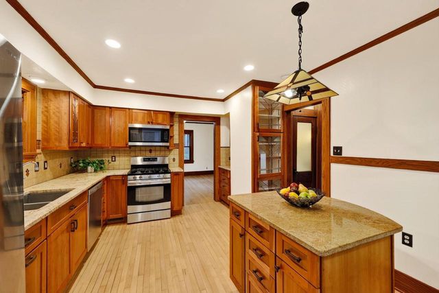 5321 Manitowoc Parkway, Madison, WI 53705
