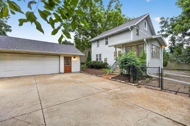 5321 Manitowoc Parkway, Madison, WI 53705