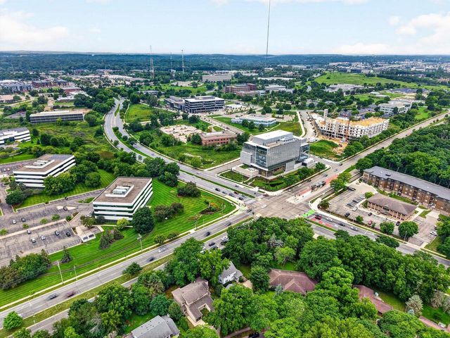 5321 Manitowoc Parkway, Madison, WI 53705