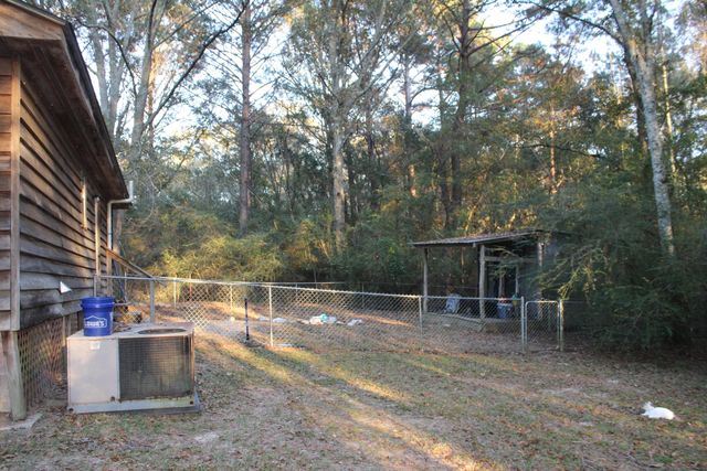 136 Country Cir, Ellisville, MS 39437