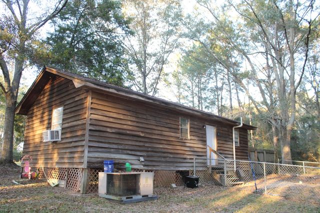 136 Country Cir, Ellisville, MS 39437