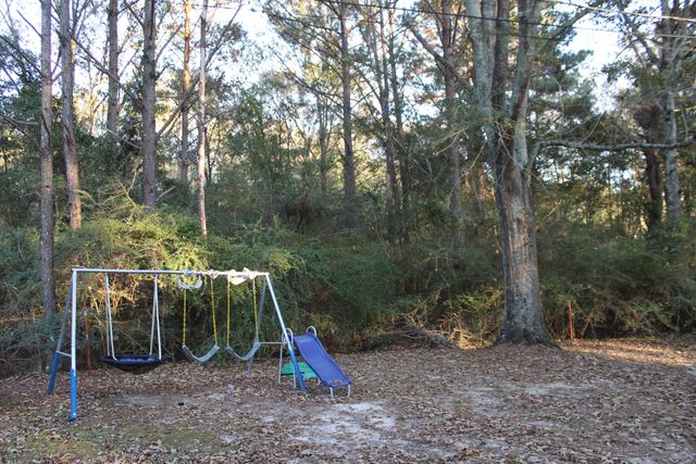 136 Country Cir, Ellisville, MS 39437