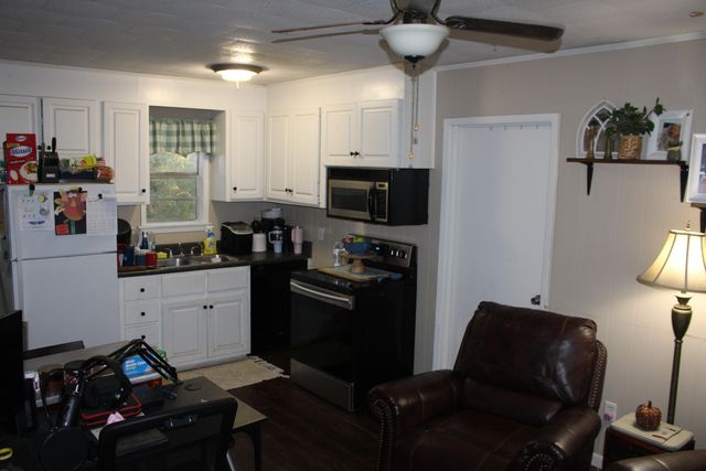 136 Country Cir, Ellisville, MS 39437