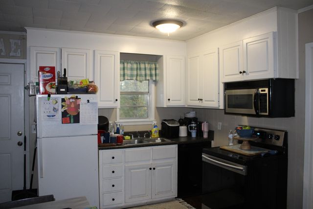 136 Country Cir, Ellisville, MS 39437