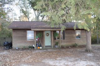 136 Country Cir, Ellisville, MS 39437