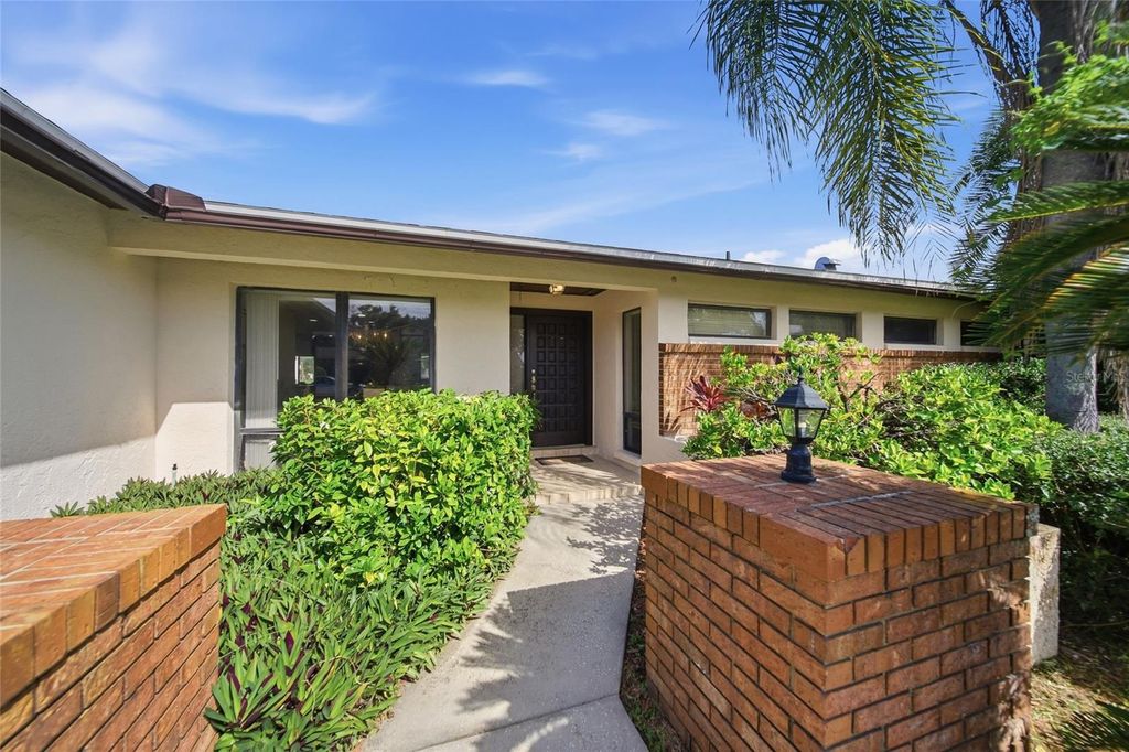 Image 2 of property listing at 16116 W COURSE DRIVE, Tampa, FL 33624