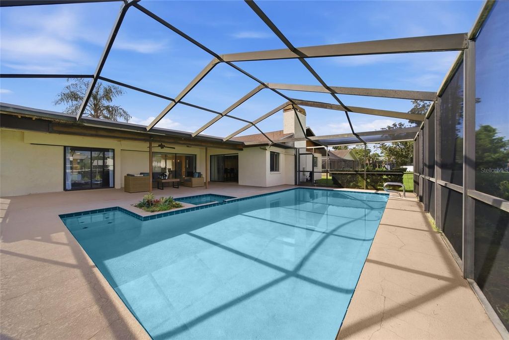 Image 4 of property listing at 16116 W COURSE DRIVE, Tampa, FL 33624