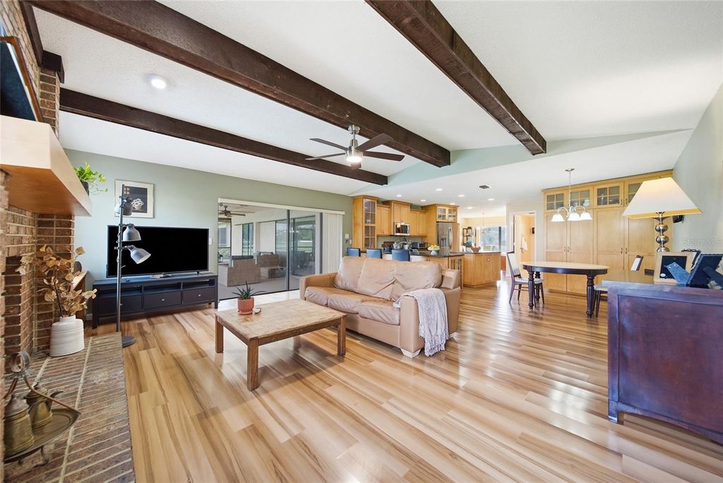Image 7 of property listing at 16116 W COURSE DRIVE, Tampa, FL 33624