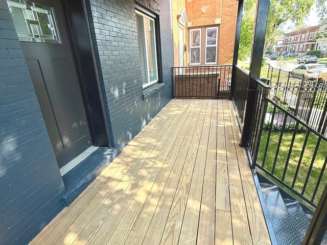 7042 S Eberhart Avenue, Chicago, IL 60637