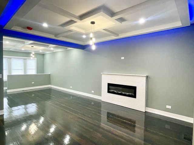 7042 S Eberhart Avenue, Chicago, IL 60637