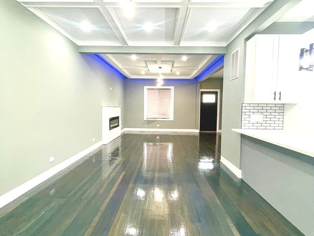 7042 S Eberhart Avenue, Chicago, IL 60637