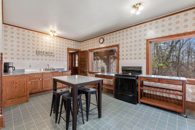 6789 N Elm Tree ROAD, Glendale, WI 53217